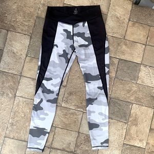 DOYOUEVEN workout leggings size medium